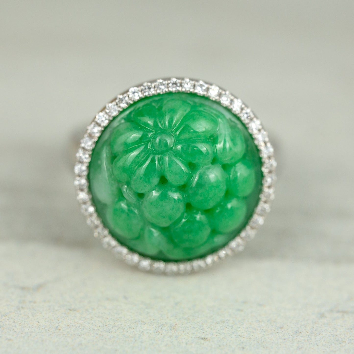 18k white gold green jadeite jade carved dome ring  jewelry for women