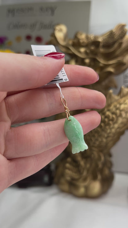 GREEN JADEITE JADE CARVED FISH 14K YELLOW GOLD PENDANT UPC #174528