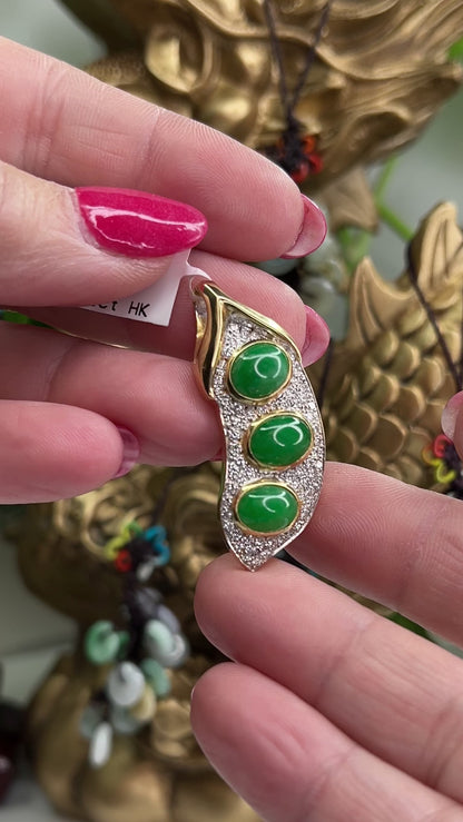 18K Yellow Gold Green Jadeite Jade Pea Pod Design Pendant | UPC #278264