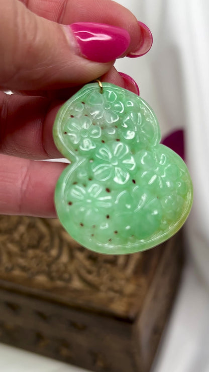 18K Yellow Gold Green Jadeite Jade Gourd Pendant Carving | UPC #362215