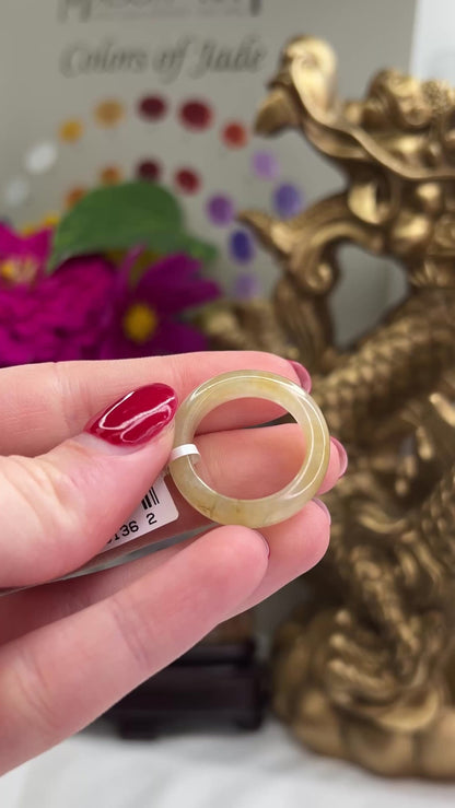 YELLOW JADEITE JADE BAND RING FINGER SIZE 8 UPC #361362