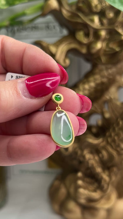 18K YELLOW GOLD GREEN JADEITE JADE FREE FORM PENDANT UPC #393264